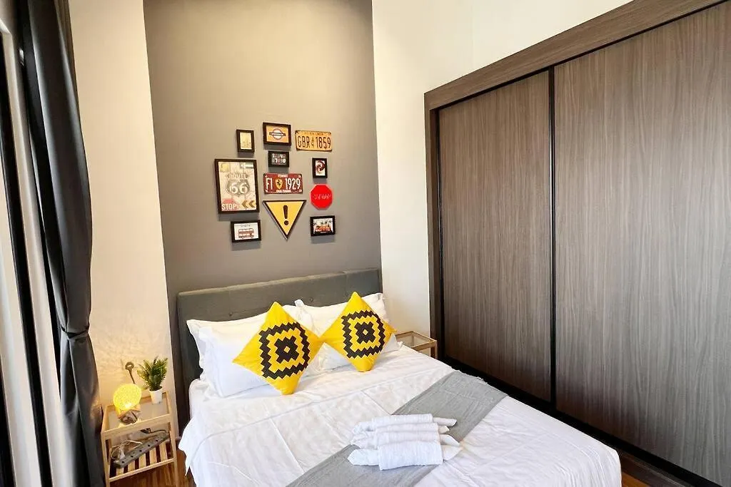 Georgetown Karpal Singh Skypool 3 Car Park Family & Baby-Friendly 10 Pax Luxury Suite